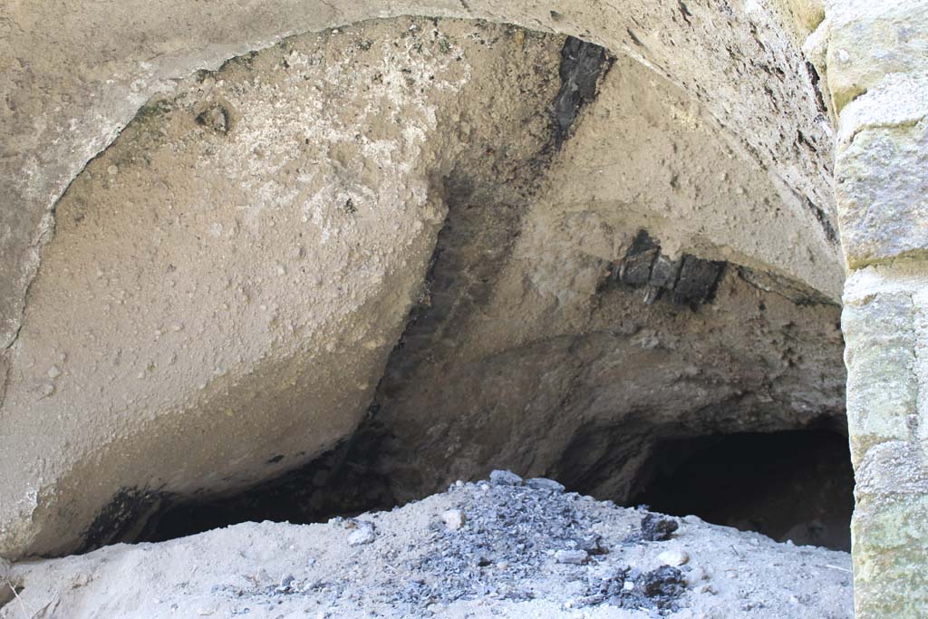 Herculaneum. March 2014. Looking north, detail of the unexcavated at the rear of the four-sided Arch. 
Foto Annette Haug, ERC Grant 681269 DÉCOR.